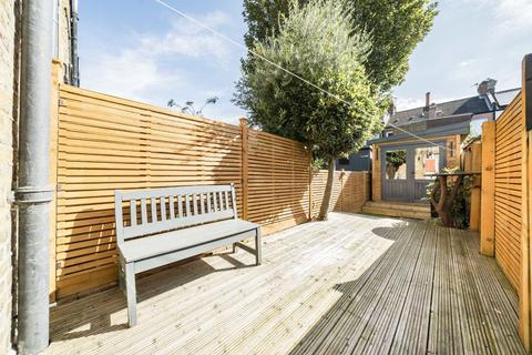 2 bedroom maisonette for sale, Avarn Road, London SW17