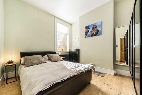 63 Avarn Road, London, SW17 9HB