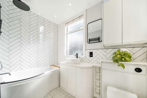 63 Avarn Road, London, SW17 9HB