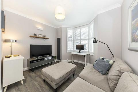 1 bedroom flat for sale, Khama Road, London SW17