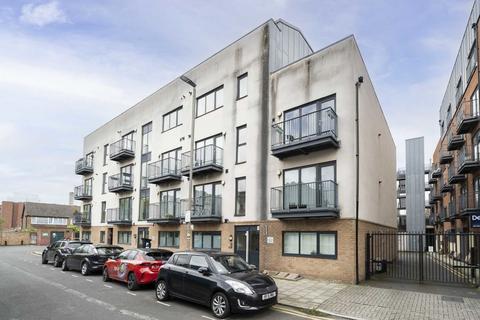 2 bedroom flat for sale, Recovery Street, London SW17