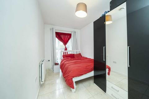 2 bedroom flat for sale, Recovery Street, London SW17