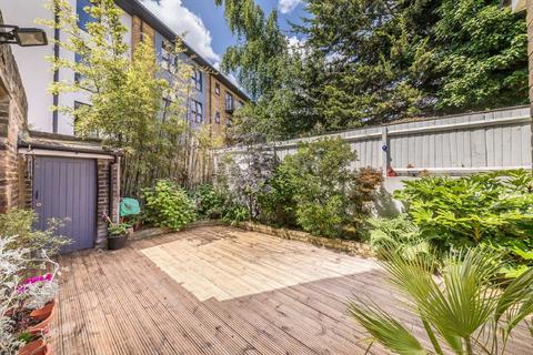 3 Khama Road, London, SW17 0EN