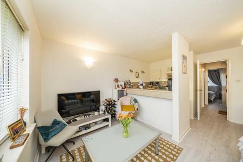 1 bedroom flat for sale, Limetree Walk, London SW17