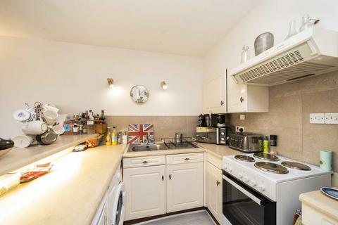 1 bedroom flat for sale, Limetree Walk, London SW17