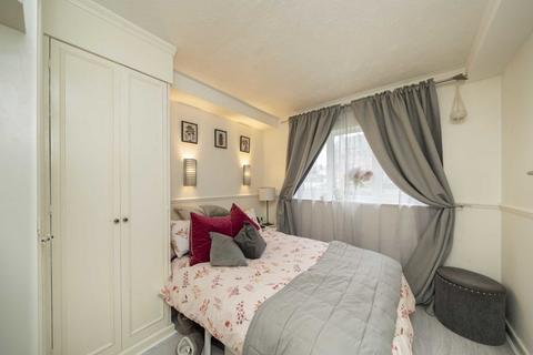 1 bedroom flat for sale, Limetree Walk, London SW17