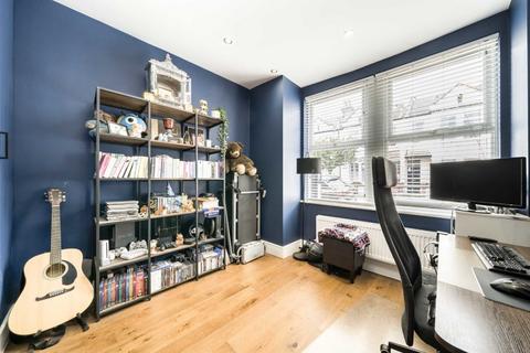 3 bedroom maisonette for sale, Fairlight Road, London SW17