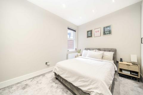 3 bedroom maisonette for sale, Fairlight Road, London SW17