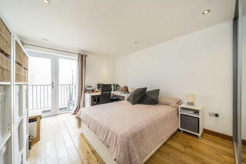 2 bedroom flat for sale, Recovery Street, London SW17