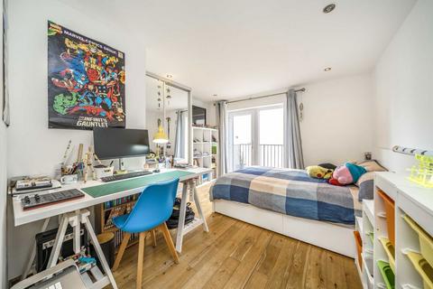 2 bedroom flat for sale, Recovery Street, London SW17