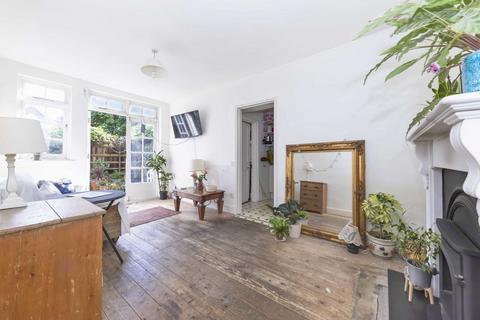 3 bedroom maisonette for sale, Sellincourt Road, London SW17