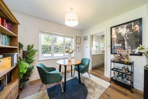 2 bedroom flat for sale, St. Benedicts Close, London SW17