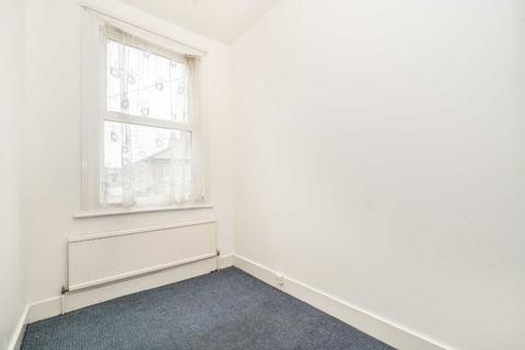 2 bedroom maisonette for sale, Charlmont Road, London SW17