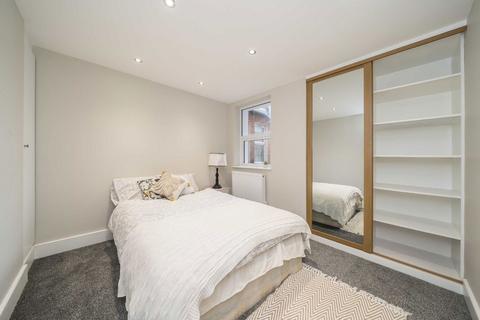 2 bedroom flat for sale, Coverton Road, London SW17