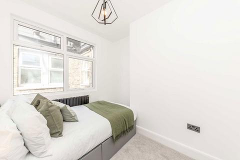 15 Fairlight Road, London, SW17 0JE