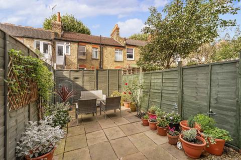 2 bedroom maisonette for sale, Salterford Road, London SW17