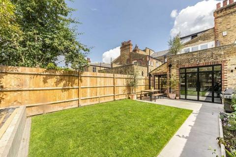 2 bedroom maisonette for sale, Mantilla Road, London SW17