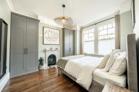 48 Mantilla Road, Balham, London, SW17 8DT