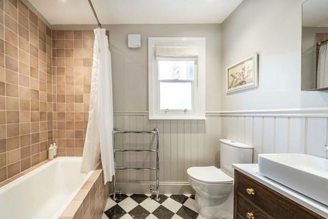 48 Mantilla Road, Balham, London, SW17 8DT