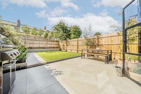 48 Mantilla Road, Balham, London, SW17 8DT