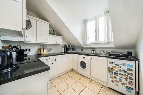 2 bedroom flat for sale, Drakefield Road, London SW17