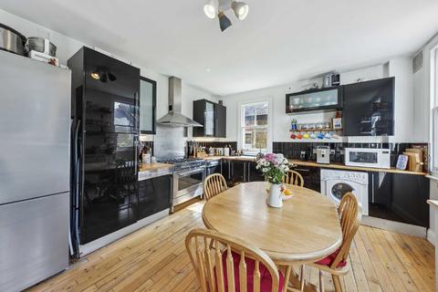 3 bedroom maisonette for sale, Salterford Road, London SW17