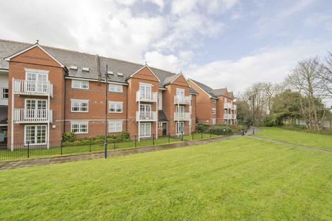 3 bedroom flat for sale, Macmillan Way, London SW17