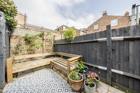 3 bedroom maisonette for sale, Bickley Street, London SW17