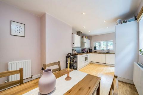 2 bedroom flat for sale, Courtney Road, London SW19