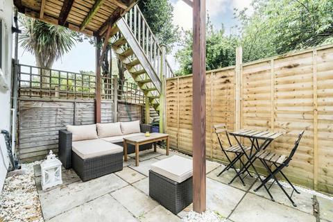 2 bedroom flat for sale, Courtney Road, London SW19