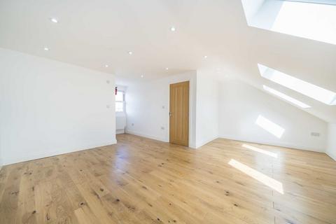 4 bedroom maisonette for sale, Sellincourt Road, London SW17