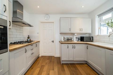 2 bedroom maisonette for sale, Chesham Road, London SW19