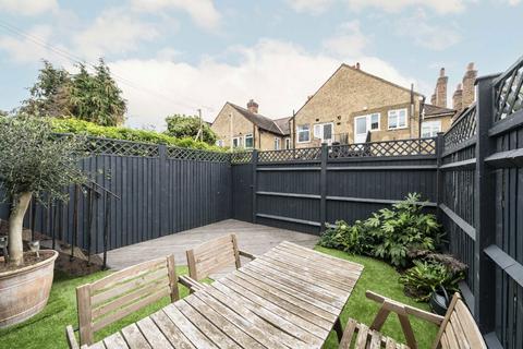 2 bedroom maisonette for sale, Chesham Road, London SW19