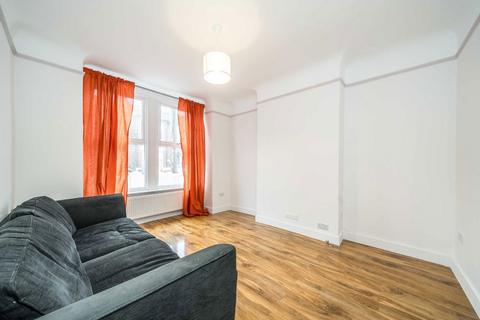 1 bedroom maisonette to rent, Khartoum Road, London SW17