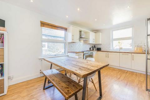 2 bedroom maisonette for sale, Mellison Road, London SW17