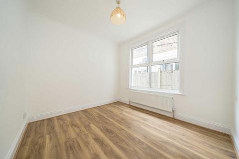 2 bedroom maisonette for sale, Fairlight Road, London SW17