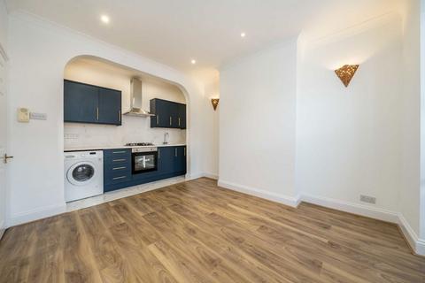 2 bedroom maisonette for sale, Fairlight Road, London SW17