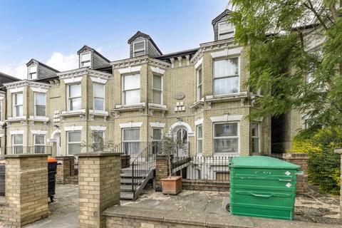 3 bedroom flat for sale, Trinity Road, London SW17