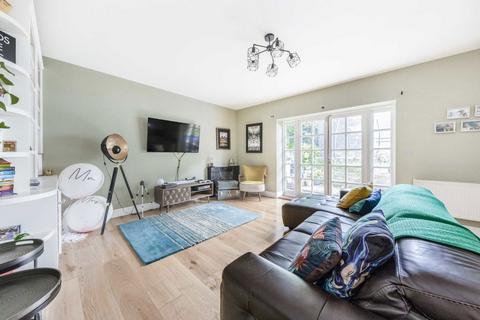 3 bedroom flat for sale, Trinity Road, London SW17