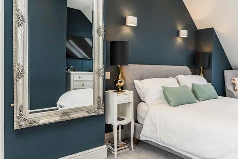14 Deal Road, London, SW17 9JW
