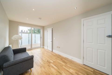 2 bedroom flat for sale, Coverton Road, London SW17