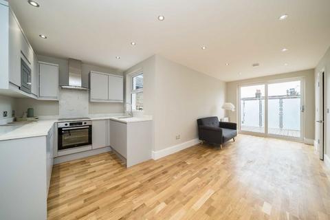 2 bedroom flat for sale, Coverton Road, London SW17