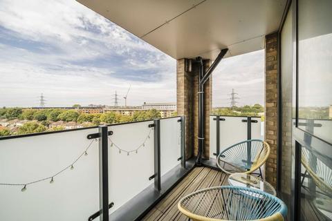 2 bedroom flat for sale, Prince Georges Road, London SW19