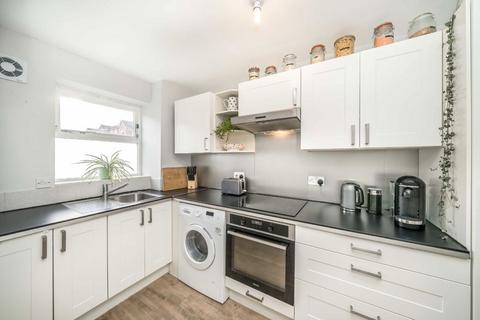 1 bedroom flat for sale, Henry Doulton Drive, London SW17