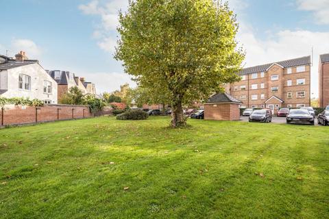 1 bedroom flat for sale, Henry Doulton Drive, London SW17