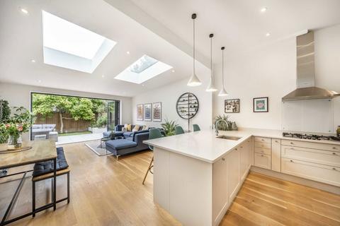 4 bedroom terraced house for sale, Valnay Street, London SW17