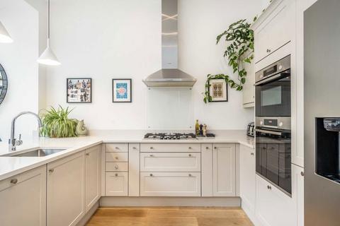 4 bedroom terraced house for sale, Valnay Street, London SW17