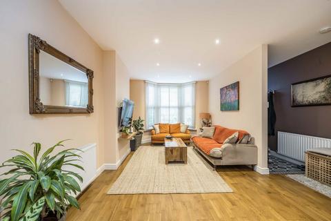 2 bedroom end of terrace house for sale, Fountain Road, London SW17