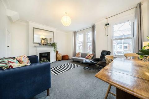 3 bedroom maisonette to rent, Penwortham Road, London SW16