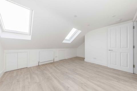 2 bedroom flat to rent, Heaton Road, Mitcham CR4